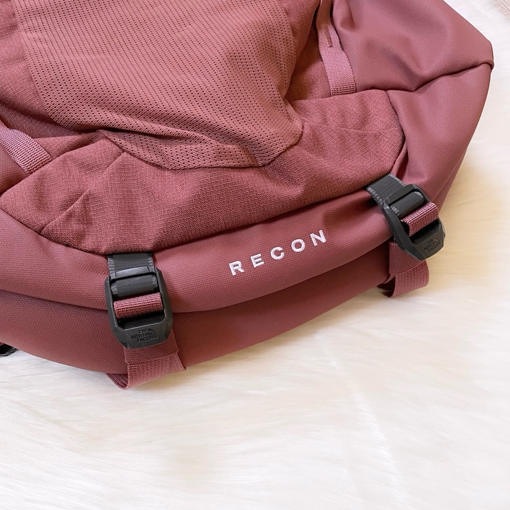 The North Face Women’s Recon 30 Liter Backpack - Picture 4 of 10